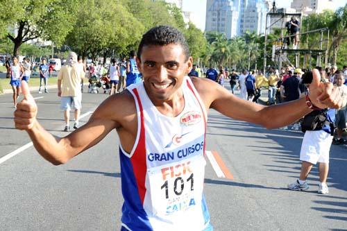 Damião Ancelmo de Souza é um dos principais nomes da edição de 2011 da Meia Maratona Internacional de São Paulo/ Foto: Sérgio Shibuya / ZDL